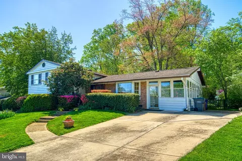 8607 Canterbury Dr, Annandale, VA 22003