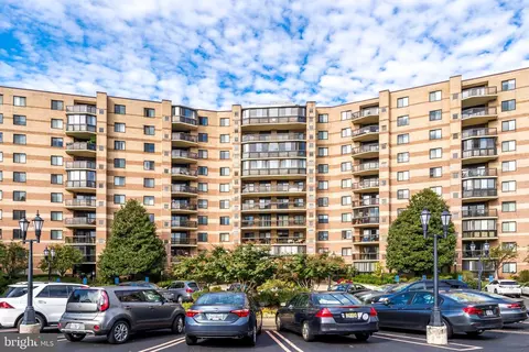 8370 Greensboro Dr #1007, Mclean, VA 22102
