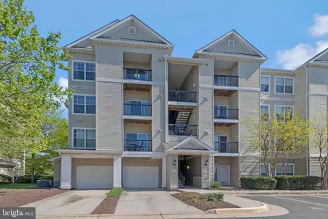 5121 Travis Edward Way #5121J, Centreville, VA 20120