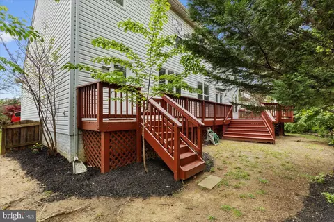 Exterior - 2441 Dakota Lakes Dr, Herndon, VA 20171 photo 8 of 10