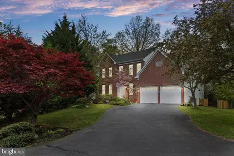 Exterior - 2441 Dakota Lakes Dr, Herndon, VA 20171 photo 2 of 10