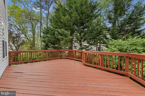 Exterior - 2441 Dakota Lakes Dr, Herndon, VA 20171 photo 5 of 10