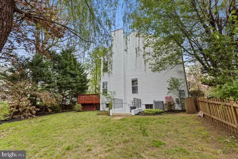 Exterior - 2441 Dakota Lakes Dr, Herndon, VA 20171 photo 10 of 10