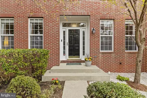 Exterior - 2441 Dakota Lakes Dr, Herndon, VA 20171 photo 4 of 10