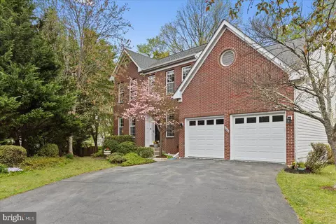 Exterior - 2441 Dakota Lakes Dr, Herndon, VA 20171 photo 3 of 10