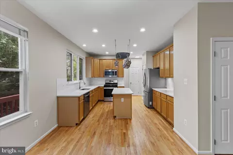 Kitchen - 2441 Dakota Lakes Dr, Herndon, VA 20171 photo 1 of 4
