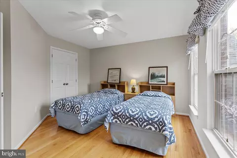 Bedroom - 2441 Dakota Lakes Dr, Herndon, VA 20171 photo 7 of 9