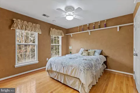 Bedroom - 2441 Dakota Lakes Dr, Herndon, VA 20171 photo 4 of 9
