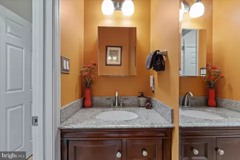 Bath - 2441 Dakota Lakes Dr, Herndon, VA 20171 photo 1 of 6