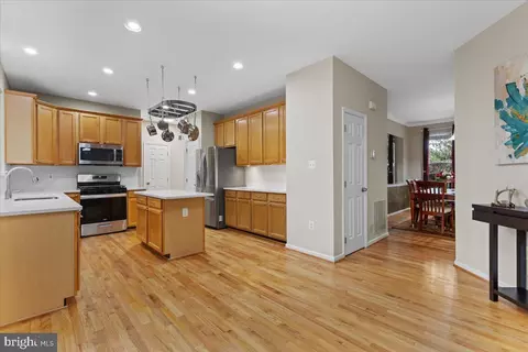 Kitchen - 2441 Dakota Lakes Dr, Herndon, VA 20171 photo 4 of 4
