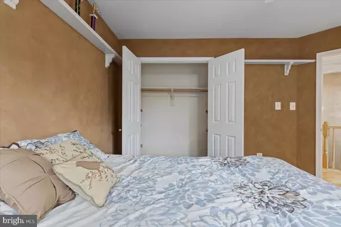 Bedroom - 2441 Dakota Lakes Dr, Herndon, VA 20171 photo 5 of 9