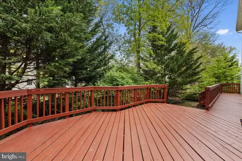 Exterior - 2441 Dakota Lakes Dr, Herndon, VA 20171 photo 7 of 10