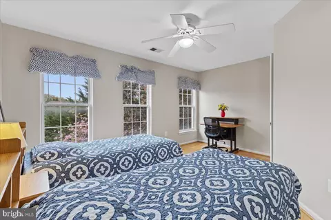 Bedroom - 2441 Dakota Lakes Dr, Herndon, VA 20171 photo 8 of 9