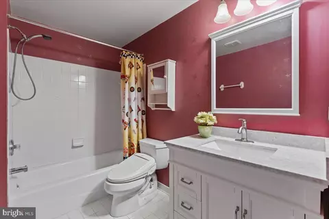 Bath - 2441 Dakota Lakes Dr, Herndon, VA 20171 photo 6 of 6