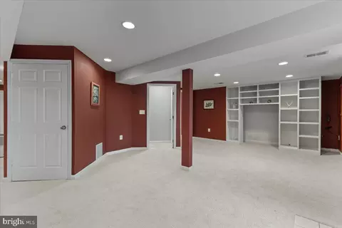 Living - 2441 Dakota Lakes Dr, Herndon, VA 20171 photo 4 of 4