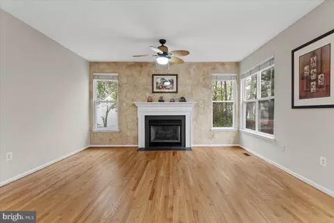 Living - 2441 Dakota Lakes Dr, Herndon, VA 20171 photo 3 of 4