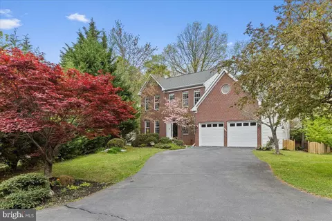 2441 Dakota Lakes Dr, Herndon, VA 20171