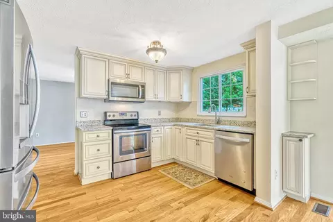 Kitchen - 5749 Heming Ave, Springfield, VA 22151 photo 4 of 6
