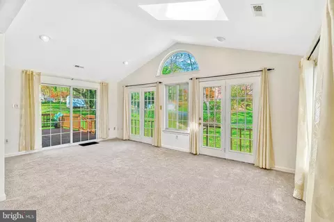 Living - 5749 Heming Ave, Springfield, VA 22151 photo 4 of 5