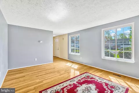Living - 5749 Heming Ave, Springfield, VA 22151 photo 2 of 5