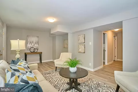 Living - 8694 Bent Arrow Ct, Springfield, VA 22153 photo 7 of 7
