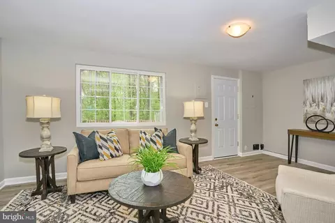 Living - 8694 Bent Arrow Ct, Springfield, VA 22153 photo 5 of 7
