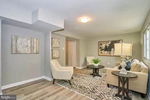 Living - 8694 Bent Arrow Ct, Springfield, VA 22153 photo 6 of 7