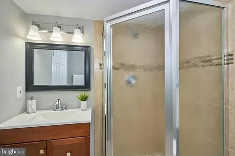Bath - 8694 Bent Arrow Ct, Springfield, VA 22153 photo 2 of 2