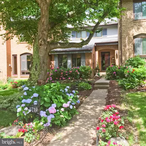 5719 Waters Edge Landing Ct, Burke, VA 22015