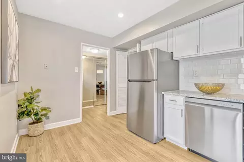 Kitchen - 6029 Forrest Hollow Ln, Springfield, VA 22152 photo 4 of 4