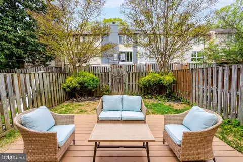 Exterior - 6029 Forrest Hollow Ln, Springfield, VA 22152 photo 6 of 8