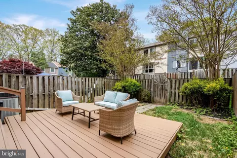 Exterior - 6029 Forrest Hollow Ln, Springfield, VA 22152 photo 3 of 8