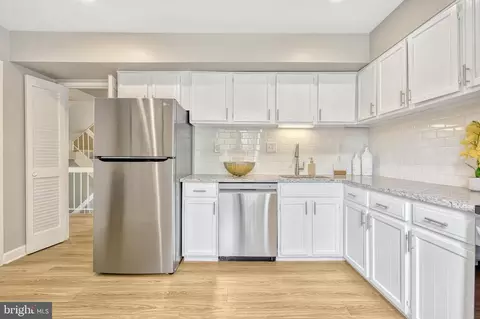 Kitchen - 6029 Forrest Hollow Ln, Springfield, VA 22152 photo 3 of 4