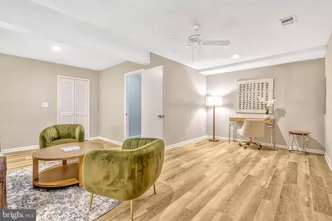 Living - 6029 Forrest Hollow Ln, Springfield, VA 22152 photo 6 of 8