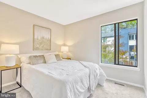 Bedroom - 6029 Forrest Hollow Ln, Springfield, VA 22152 photo 1 of 7