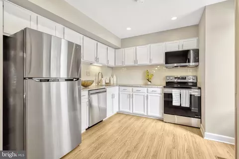 Kitchen - 6029 Forrest Hollow Ln, Springfield, VA 22152 photo 2 of 4