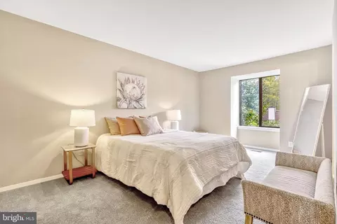 Bedroom - 6029 Forrest Hollow Ln, Springfield, VA 22152 photo 5 of 7