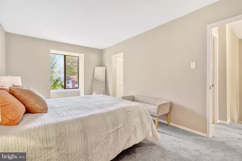 Bedroom - 6029 Forrest Hollow Ln, Springfield, VA 22152 photo 6 of 7