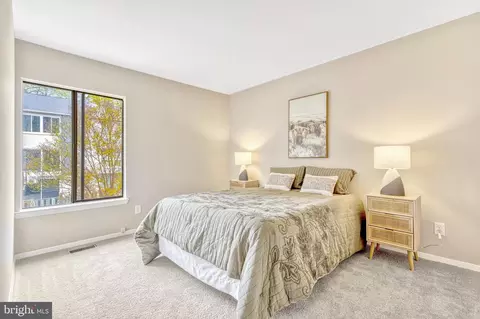 Bedroom - 6029 Forrest Hollow Ln, Springfield, VA 22152 photo 3 of 7
