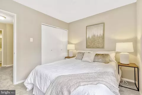 Bedroom - 6029 Forrest Hollow Ln, Springfield, VA 22152 photo 2 of 7