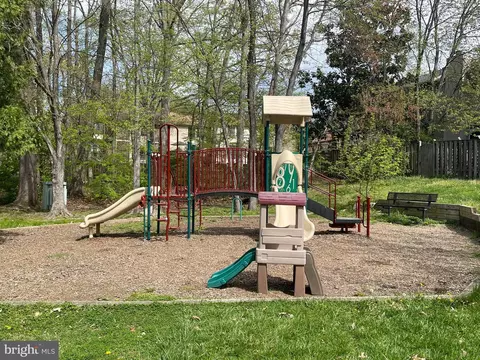 View/Area - 6029 Forrest Hollow Ln, Springfield, VA 22152 photo 1 of 5