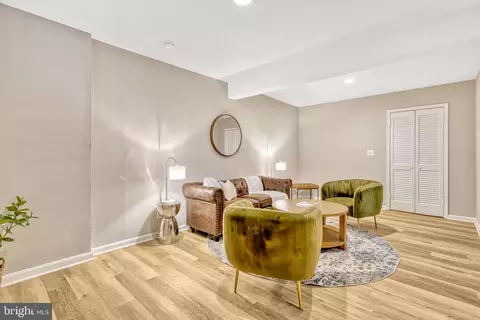 Living - 6029 Forrest Hollow Ln, Springfield, VA 22152 photo 7 of 8
