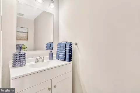 Bath - 6029 Forrest Hollow Ln, Springfield, VA 22152 photo 1 of 4