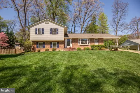 9911 Minuet Ct, Vienna, VA 22181