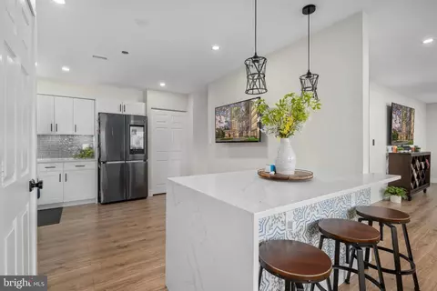 3709 S George Mason Dr #1714, Falls Church, VA 22041