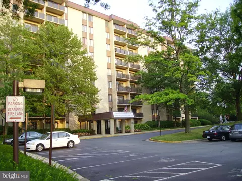 3100 S Manchester St #1129, Falls Church, VA 22044