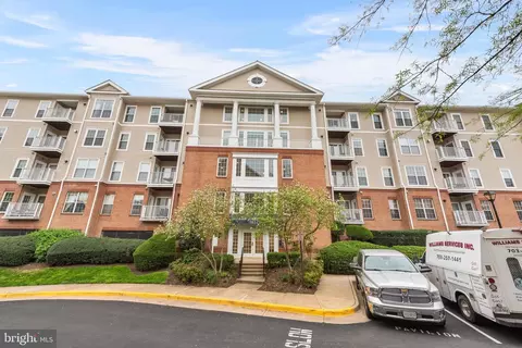 7011 Falls Reach Dr #107, Falls Church, VA 22043