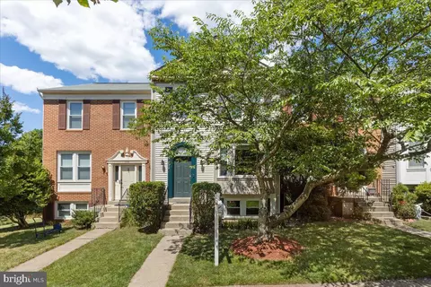 3712 Farmland Dr, Fairfax, VA 22033