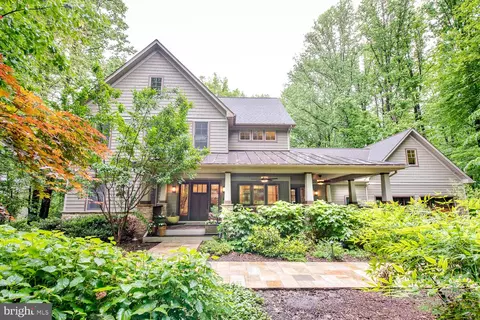 5019 Willowmeade Dr, Fairfax, VA 22030