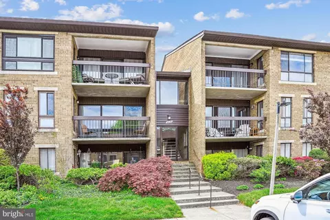 515 Florida Ave #101, Herndon, VA 20170